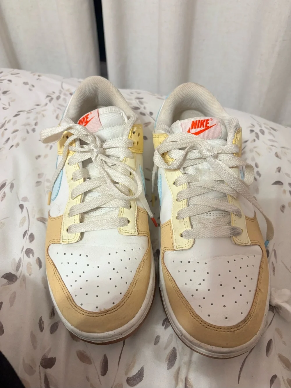 Nike Kids Low-Top Sneakers in White, Yellow & Light Blue
